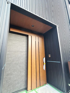 シンプルモダン×ウッドアクセントの家（新築）