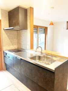 シンプルモダン×ウッドアクセントの家（新築）