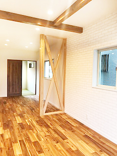 アンティーク調ブリックタイルの外壁の家