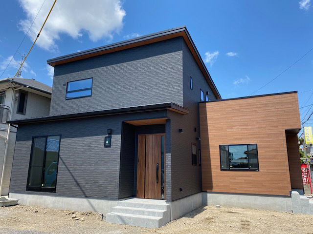 シンプルさと温もりを両立した住居兼店舗の建築事例