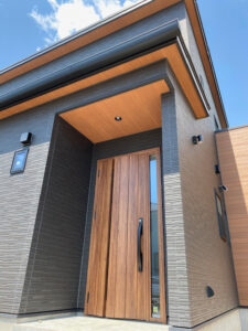 シンプルさと温もりを両立した住居兼店舗の建築事例