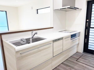 シンプルさと温もりを両立した住居兼店舗の建築事例