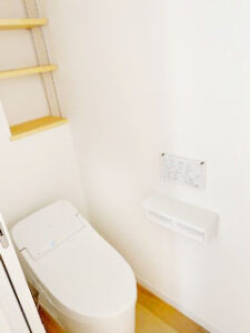 圧巻の180度パノラマビューと木の温もりに包まれた、別荘のような店舗兼住宅