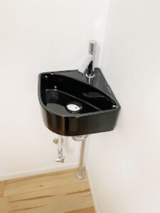 圧巻の180度パノラマビューと木の温もりに包まれた、別荘のような店舗兼住宅