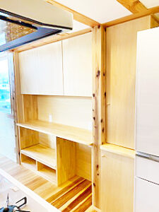 圧巻の180度パノラマビューと木の温もりに包まれた、別荘のような店舗兼住宅