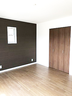 アンティーク調ブリックタイルが迎える、こだわりのデザイナーズアパート