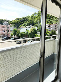 アンティーク調ブリックタイルが迎える、こだわりのデザイナーズアパート