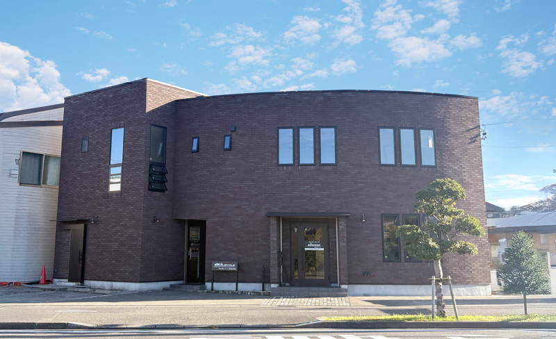 開放感とデザイン性を両立したおしゃれな事務所