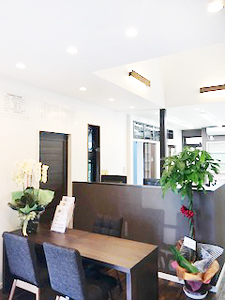 開放感とデザイン性を両立したおしゃれな事務所