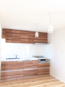 住宅リフォーム：見せ梁と光が映える空間