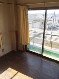 住宅リフォーム：見せ梁と光が映える空間