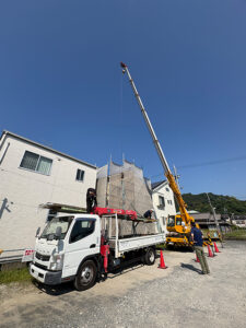 屋根カバー工法（重ね葺き）荷揚げ