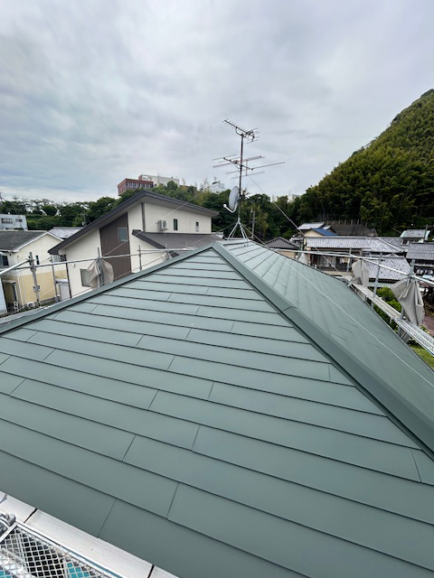 屋根カバー工法（重ね葺き）施工後